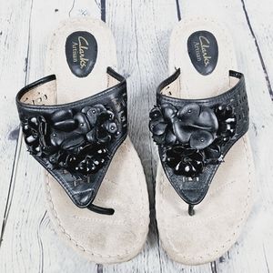 CLARKS | Artisan leather flower detail thong flipflop sandals